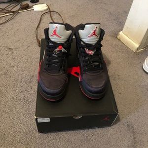 Air Jordan 5 University